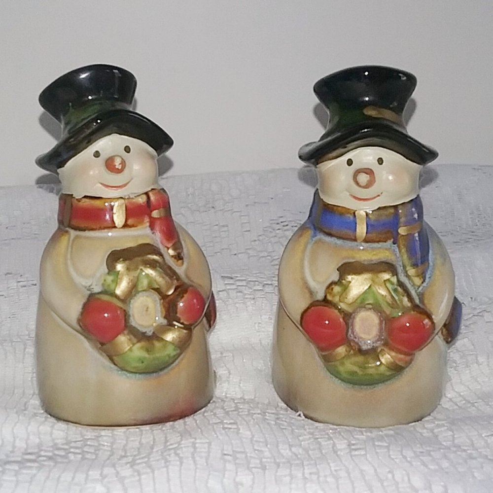 Snowman salt and pepper shakers